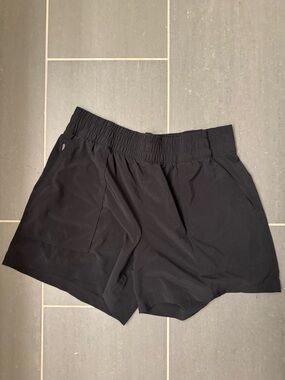 Athleta Black Wayfind High-rise Shorts size L